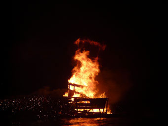 Brennender Feind und Riesenjubel in Samos